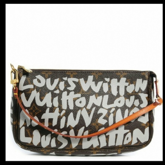 Louis Vuitton Handbags - 🦄 Louis Vuitton Sprouse Silver Graffiti Pochette